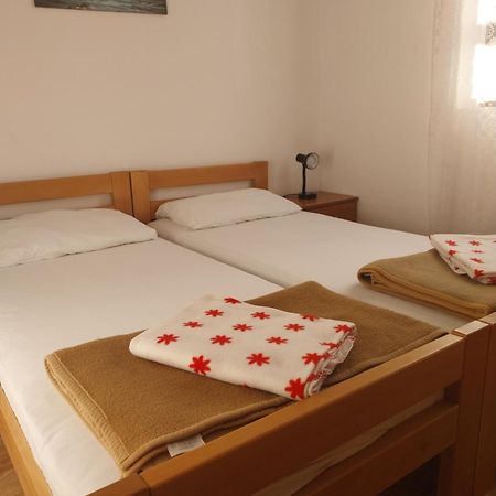 Apartmani Mile Krk Town Exterior foto