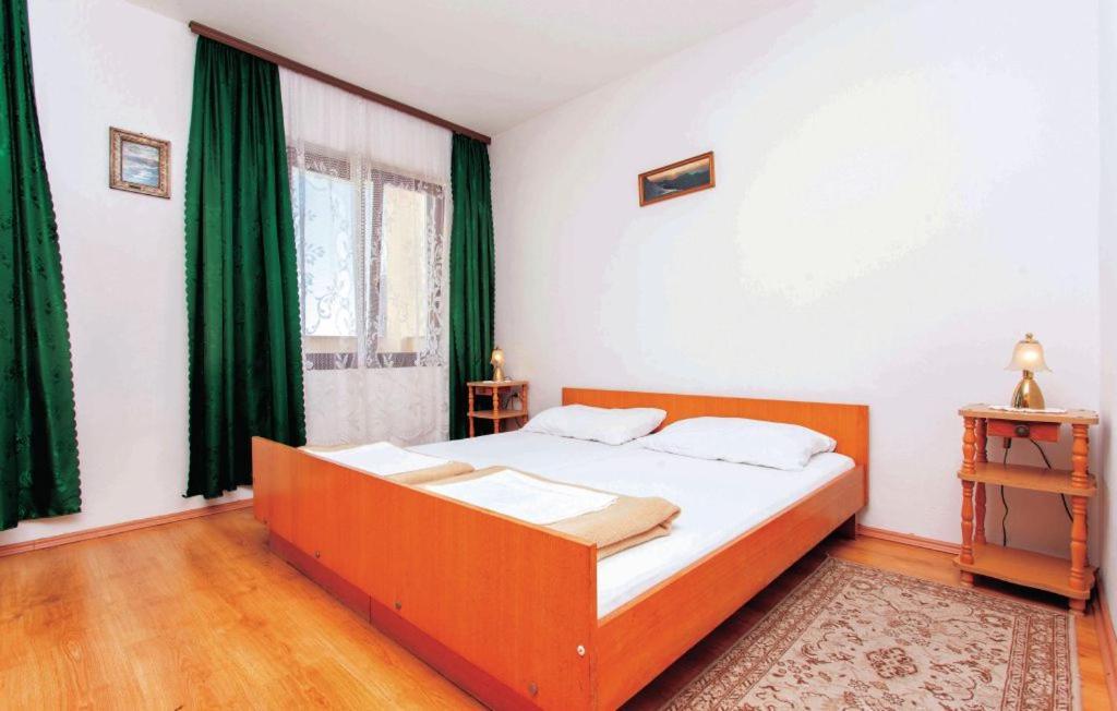 Apartmani Mile Krk Town Exterior foto