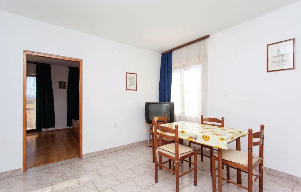 Apartmani Mile Krk Town Exterior foto