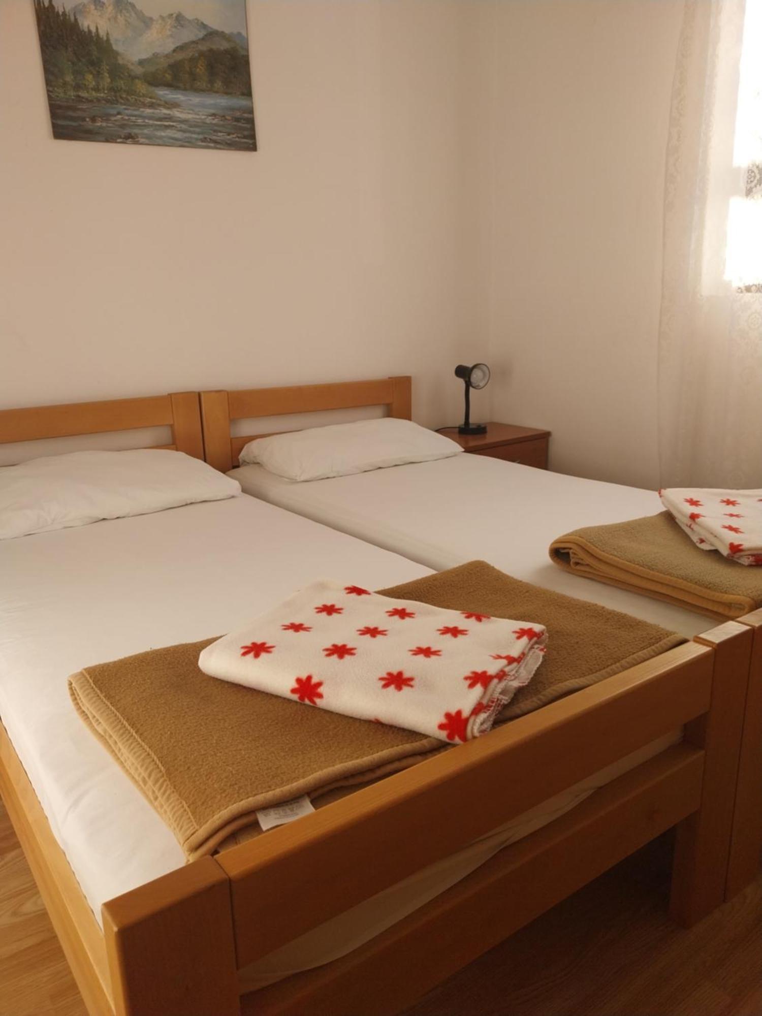 Apartmani Mile Krk Town Exterior foto