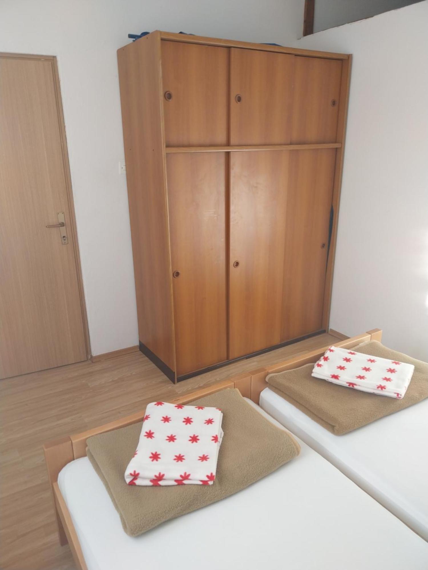 Apartmani Mile Krk Town Exterior foto